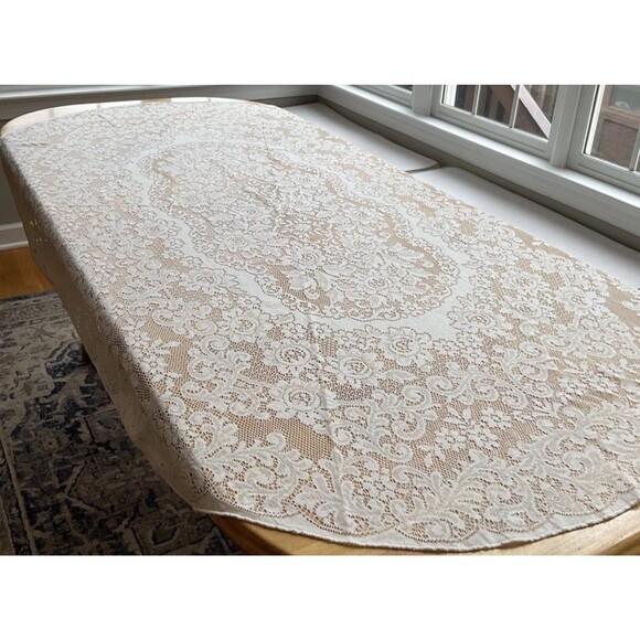 Vintage Cream Lace Oval Shape Tablecloth Large 92” Long x 58”Wide Excellent *B* - Picture 1 of 4